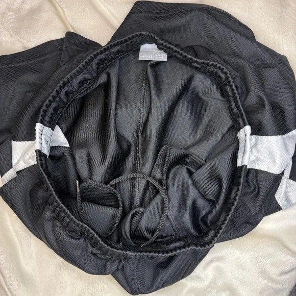 Nike Mens large Athletic Shorts Black with white accents no liner 10-1/2” inseam - Picture 4 of 9